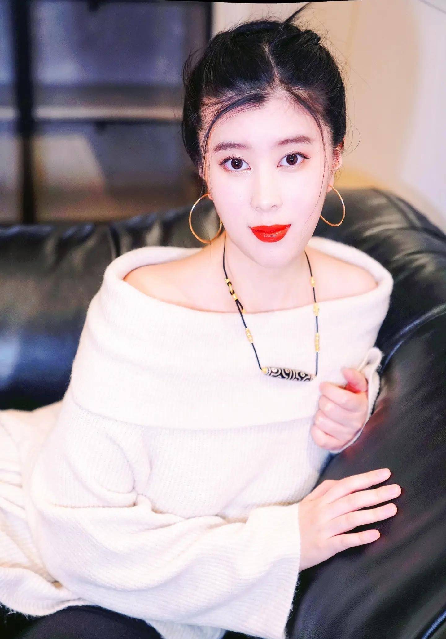 杨子女儿与罕同框,杨海润大气名媛范,赞美继母黄圣依!_生活_网友_陶虹