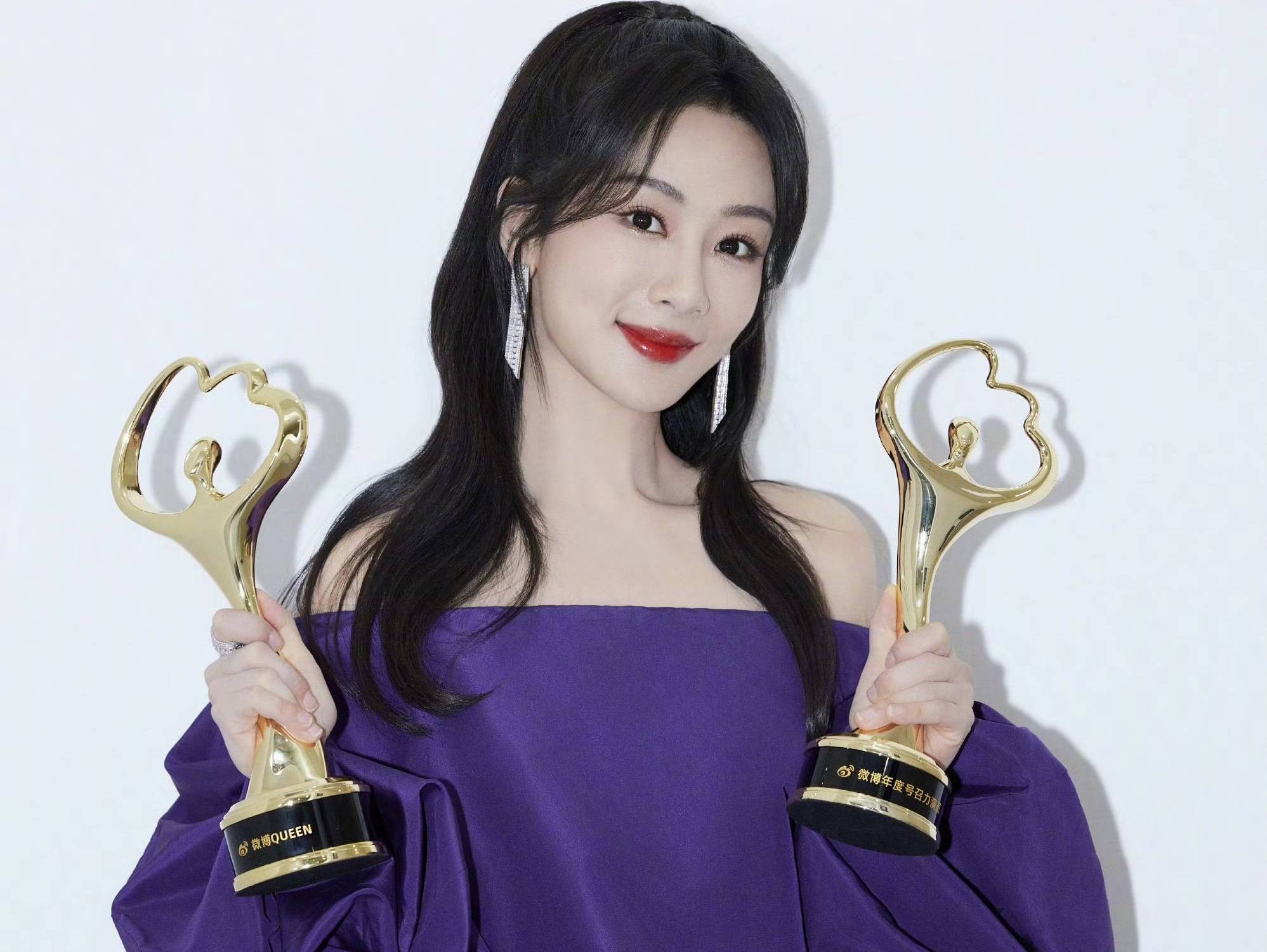 三获微博Queen :杨紫才华与魅力并存_影响力_能够在_演技