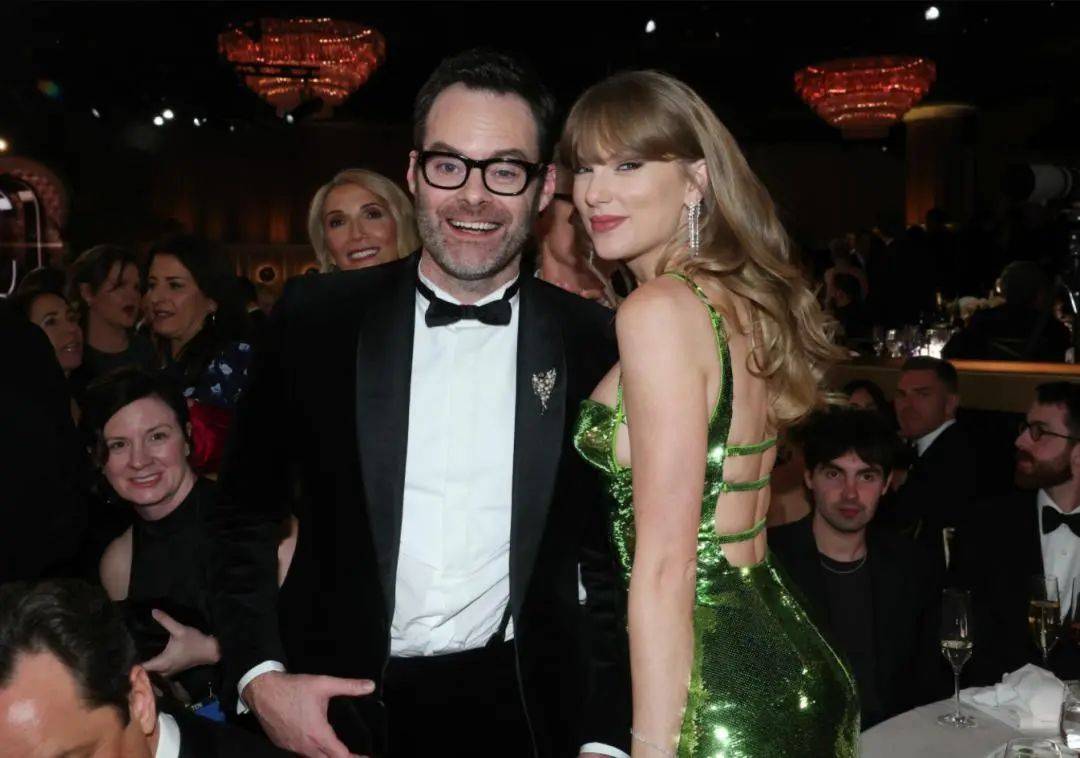 金球奖颁奖礼,大表姐深v人来疯,裴淳华遮遮掩掩,霉