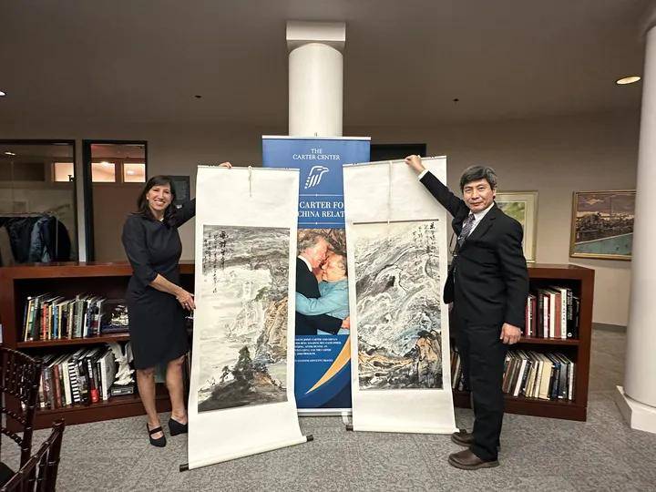 中国水墨艺术大师吴立民先生的两幅山水丹青卡特中心china focus主管