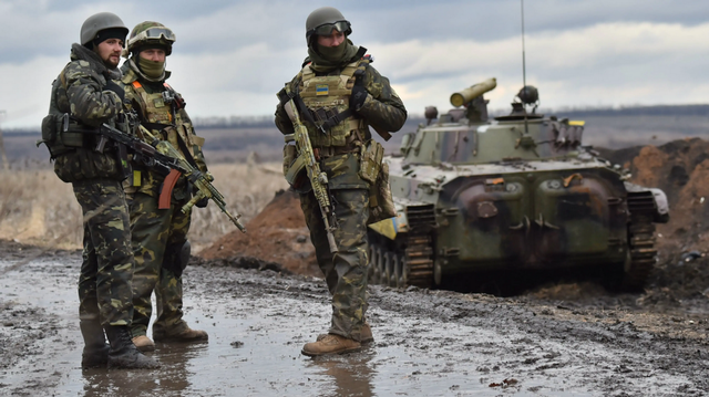 赫尔松左岸迟迟不能拿下,俄罗斯只好把精锐的预备队派去填线_地区_的