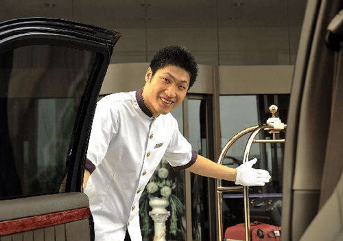 "门童逆袭:段元诚的励志人生"_工作_生活_梦想