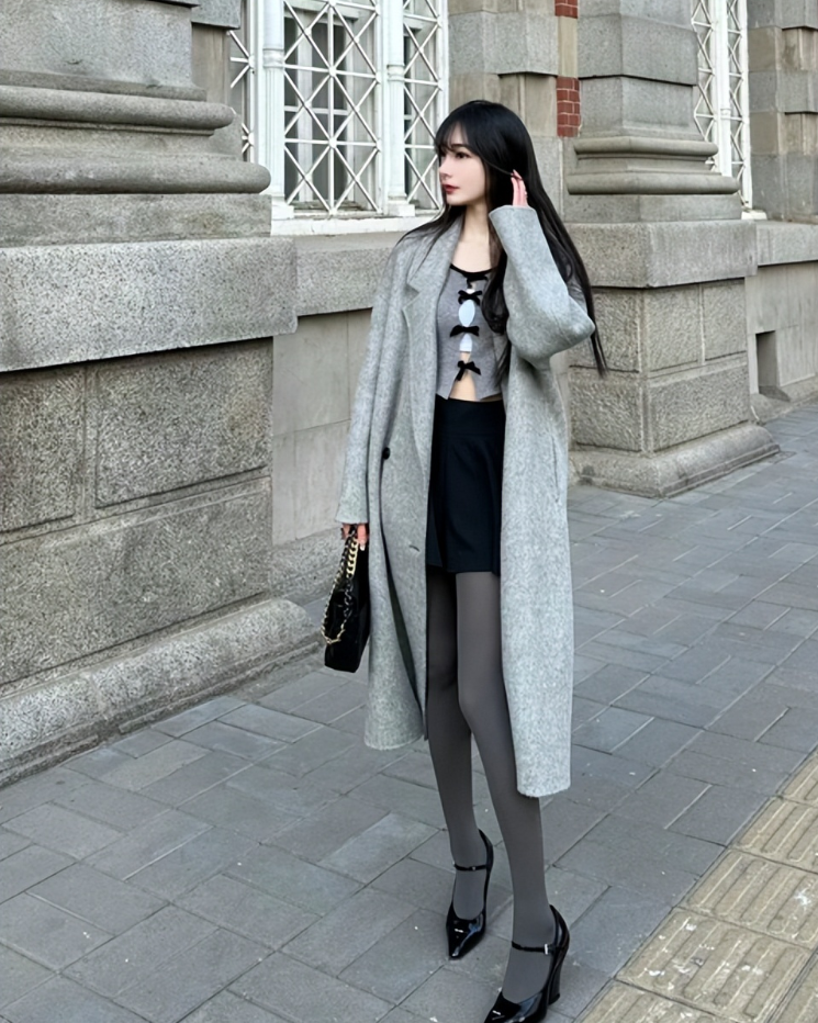 35至45岁有品位的女人,冬天穿灰色丝袜这样搭,气质高级又迷人_造型