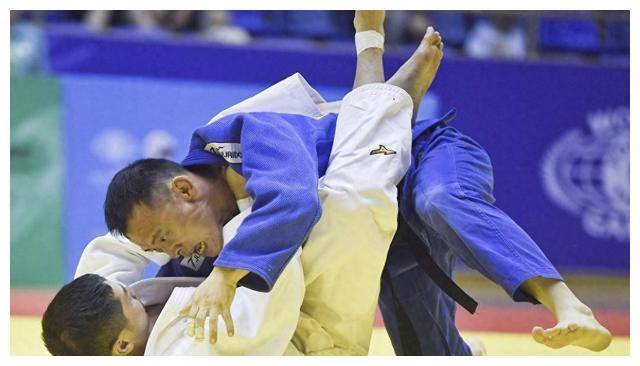 权志龙,身高177cm,体重58kg,出生于韩国首尔.