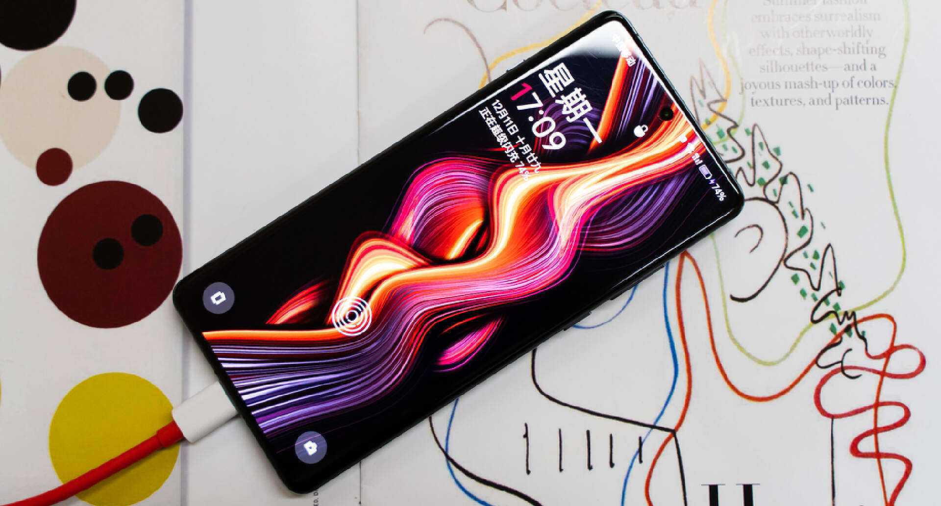 仿生震感马达,独显芯片,自研电源管理芯片等等,可以说一加把自己