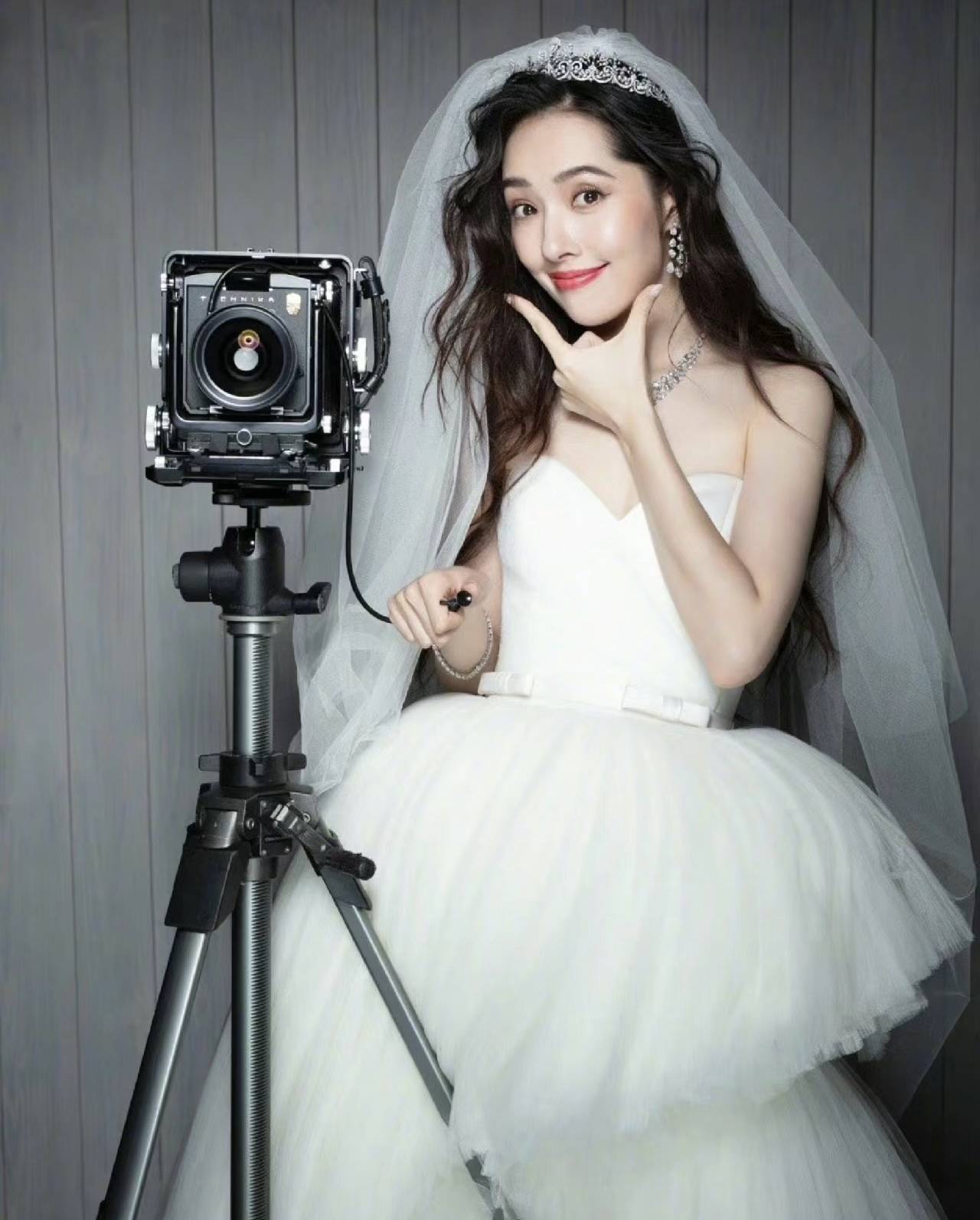 向佐连发8条微博动态为郭碧婷庆生,暗藏玄机!_祝福_爱意_生日