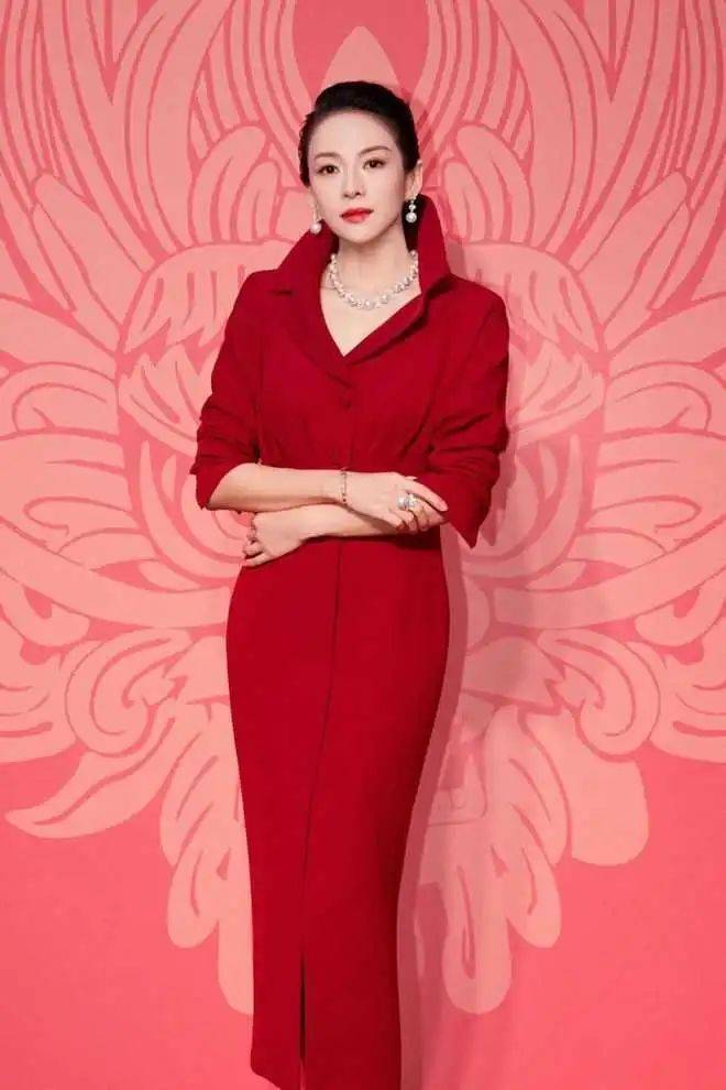 章子怡2024惊艳首秀,红衣珠宝闪耀全场,离婚后颜值坚挺事业回春_生活