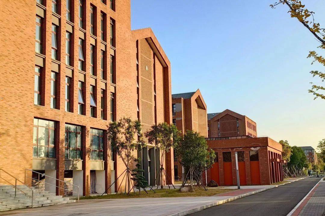 校友会2024中国独立学院排名,宁波大学科学技术学院全国排名第四!