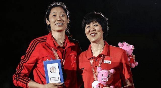 女排高层调整,蔡斌下课倒计时,主帅位置郎平拒绝接手,朱婷回归_教练