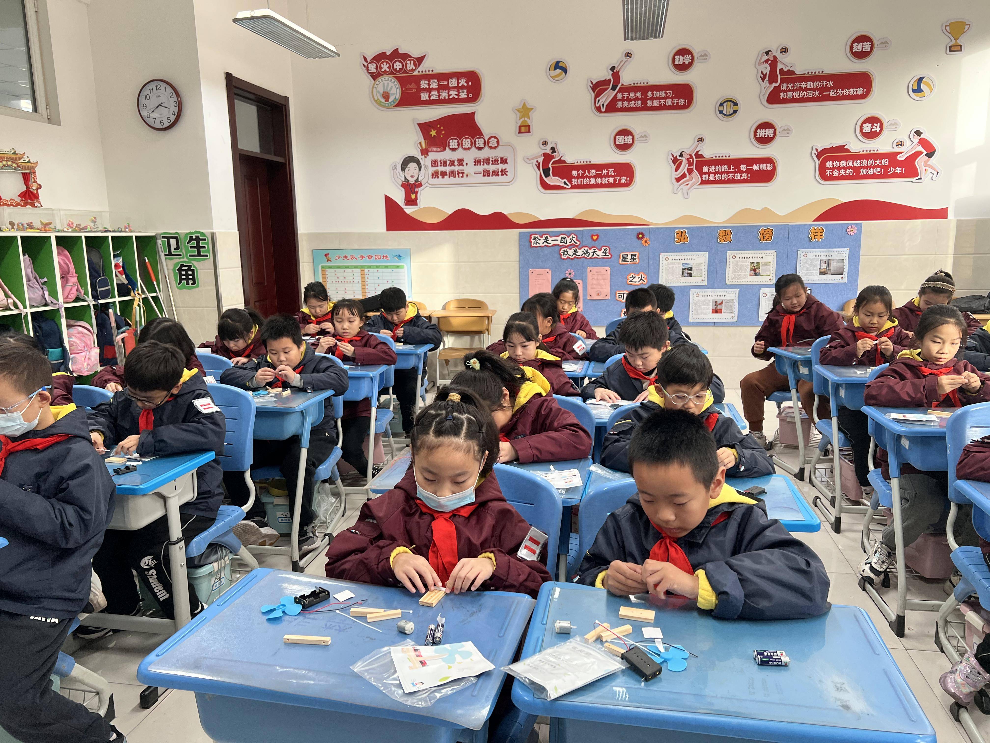 知耕鸟劳动教具套装,进校课程展示!_进行_课堂_能够在