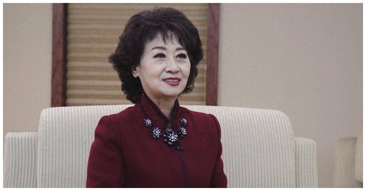 张悦:主持《夕阳红》走红,60岁退休,嫁给普通丈夫也幸福_生活_家庭