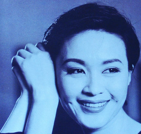 这部《日出》获"金鸡奖","百花奖",也成就了风情万种的女演员方舒,她