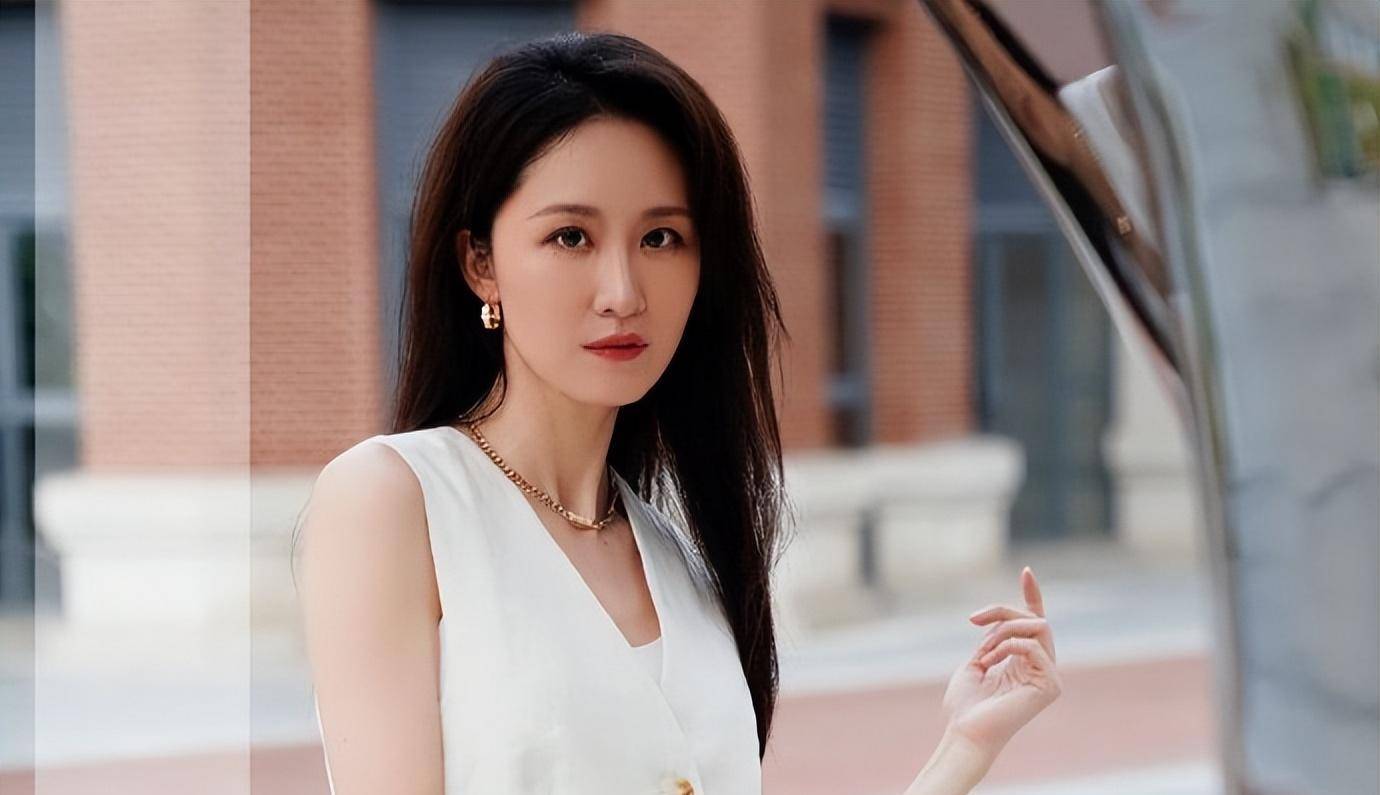 直到电视剧《夫妻那些事》的出现,让张雯饰演"坏女人"的潜力被看见.