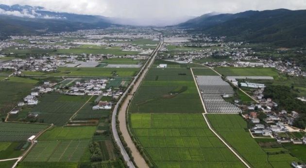 在施甸县水长乡水长社区东村自然村,自从建起卫生厕所,架起截污管网后