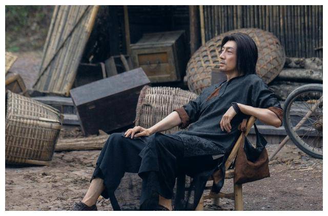 其代表作《七妹》,《淘金谷》,《继父回家》等等,此次有了他坐镇,剧情