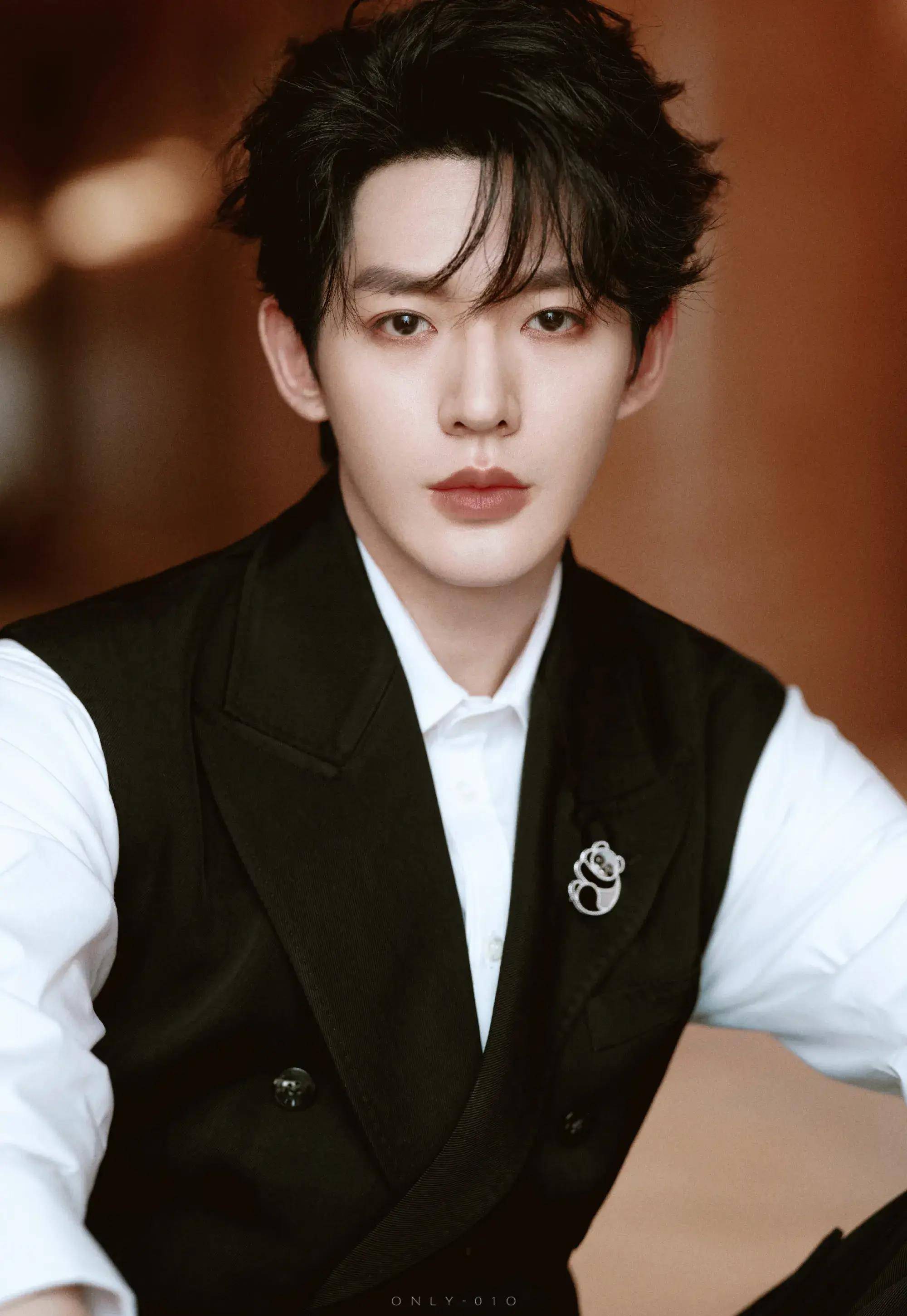 四大顶流占据前四,华晨宇第七胡歌第十_热度_肖战_棣棣