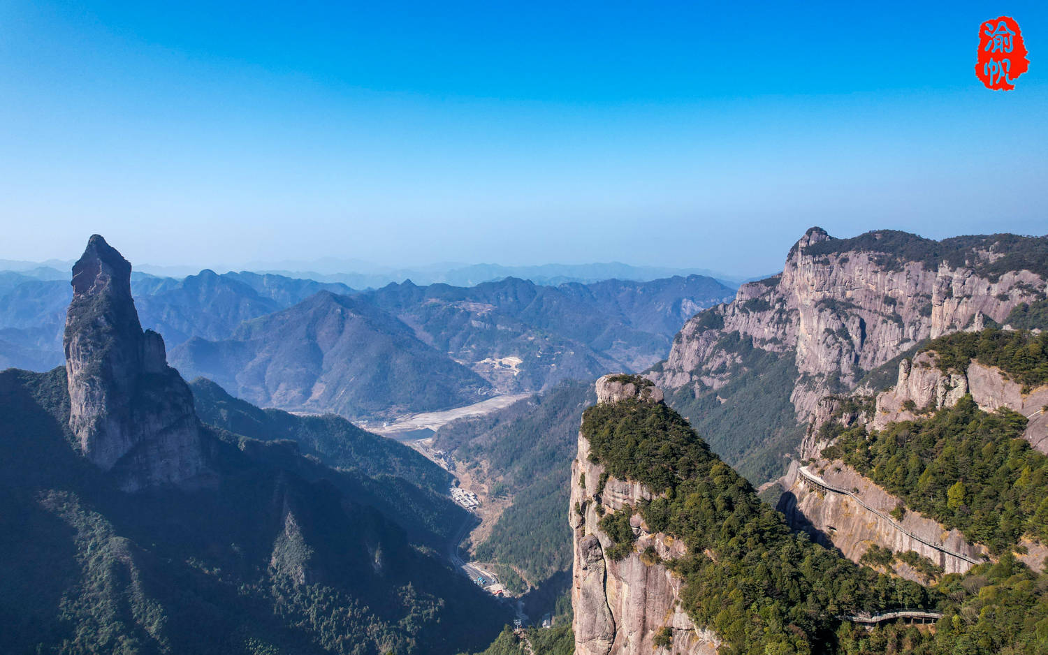 浙江有座中国最好登的山,乘坐索道电梯到山顶,李白做梦都想游
