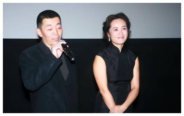 蒋雯丽身材太有料,穿旗袍裙撑得"圆鼓鼓",顾长卫真是娶到宝了_造型