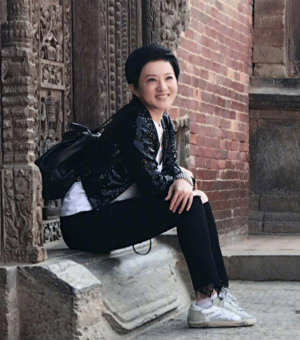 "小婉君"罕晒近照,金铭无灵气形象如大妈,还撞脸了李维嘉?