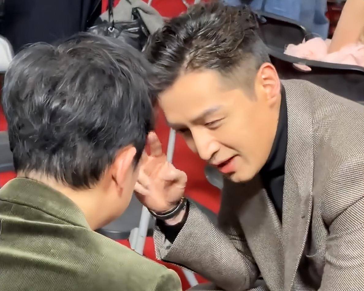 今日活动生图:看了张若昀与胡歌,我才彻底明白,什么叫顶级骨相_观众