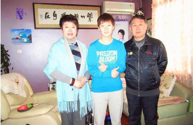 孙颖莎的父母都是税务系统公务员,她们的收入相对稳定.