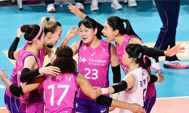 36岁金软景轰28分,29岁朱婷斩获10分,两位世界第一主攻隔空叫板_比赛