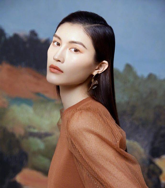 18年前,她靠着给李咏砸金蛋为生,如今摇身一变成了国际超模_何穗_父母