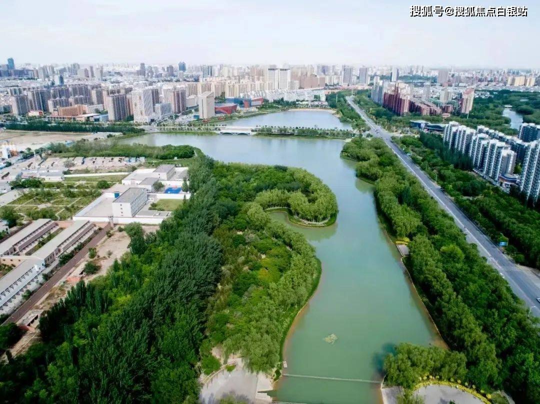 2018年,万科携翡翠系品质住宅产品—翡翠公园,落子银川城央居住