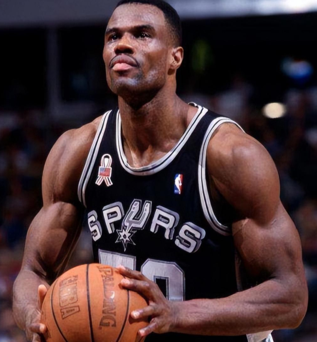 这不是p图,nba真有5人把球衣穿成了紧身衣 詹姆斯上榜_肌肉_手臂_中锋