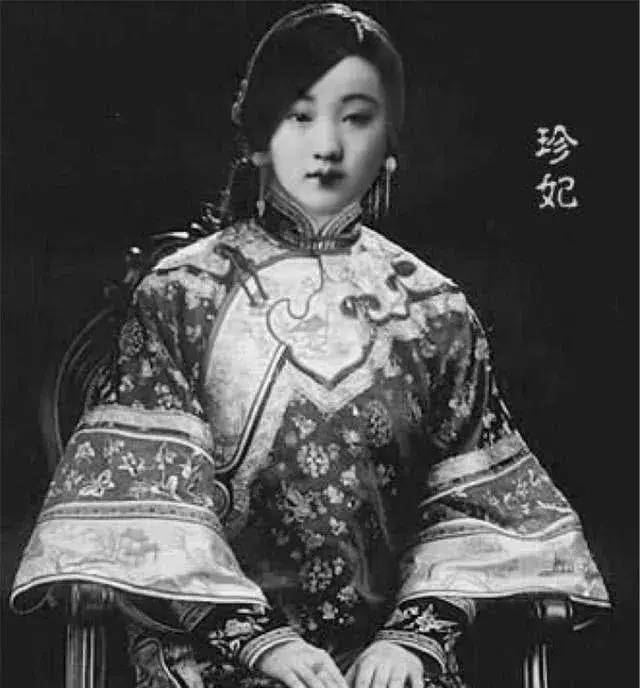 清荣寿公主一一恭亲王长女,慈禧养女,她是唯一让慈禧害怕的女人