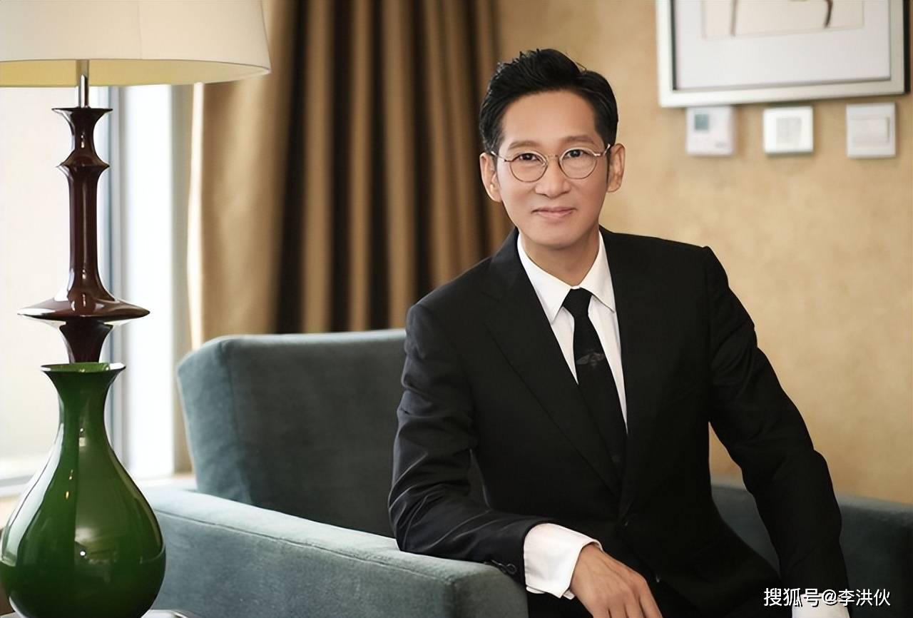 实力派演员王劲松拉黑粉丝后退网,背后隐情太心酸_明星_流量_头像