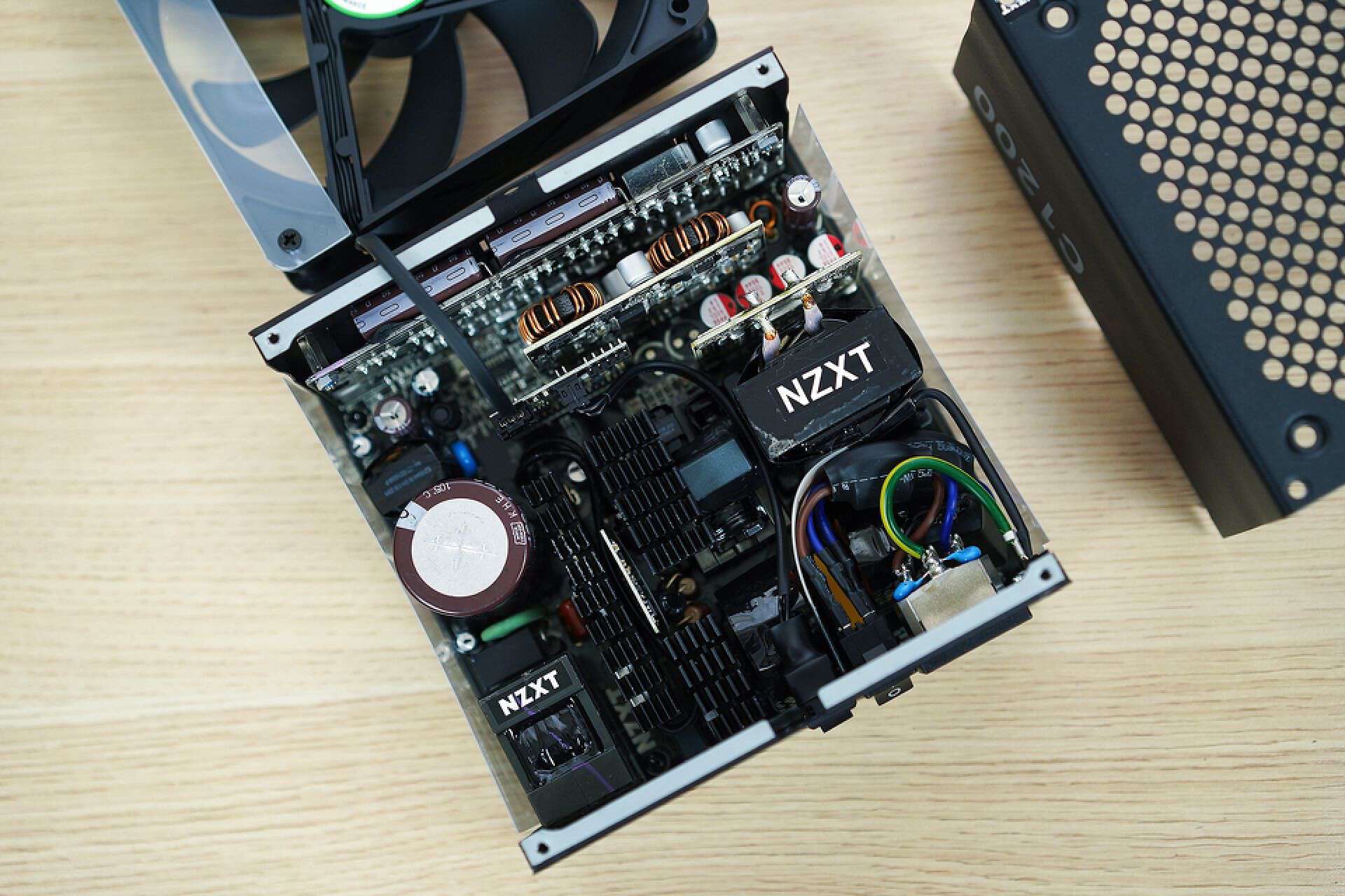 配置豪华,用料扎实,恩杰nzxt c1200 gold电源拆解评测_供电_风扇_认证