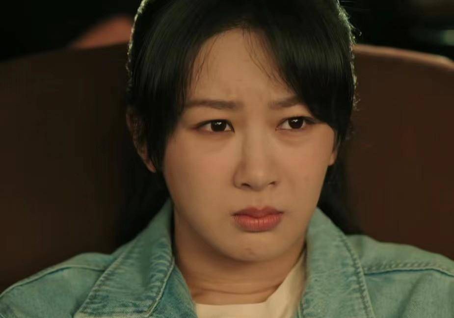 杨紫31岁扮嫩演高中生,脸僵态尴尬!2024热辣剧来袭_观众_生活_剧中