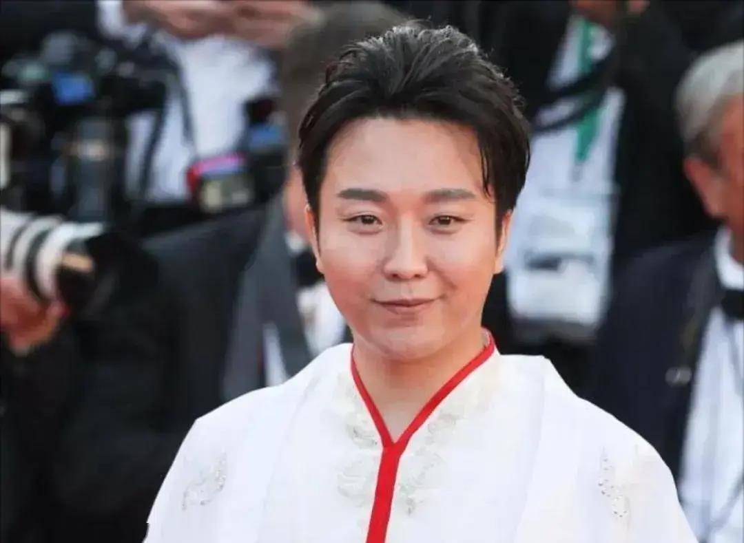 "跳梁小丑"李玉刚跌落神坛,不再被世界宽容,_通过表演_戏曲_京剧