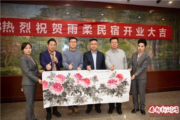 西北饭店党委书记,董事长康玉科现场献歌一首大合影西安市民宿协会