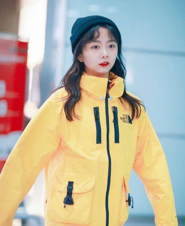 原创妈妈离开一年后,谭松韵形象大改变,30岁近照瘦出"锥子脸"_感觉