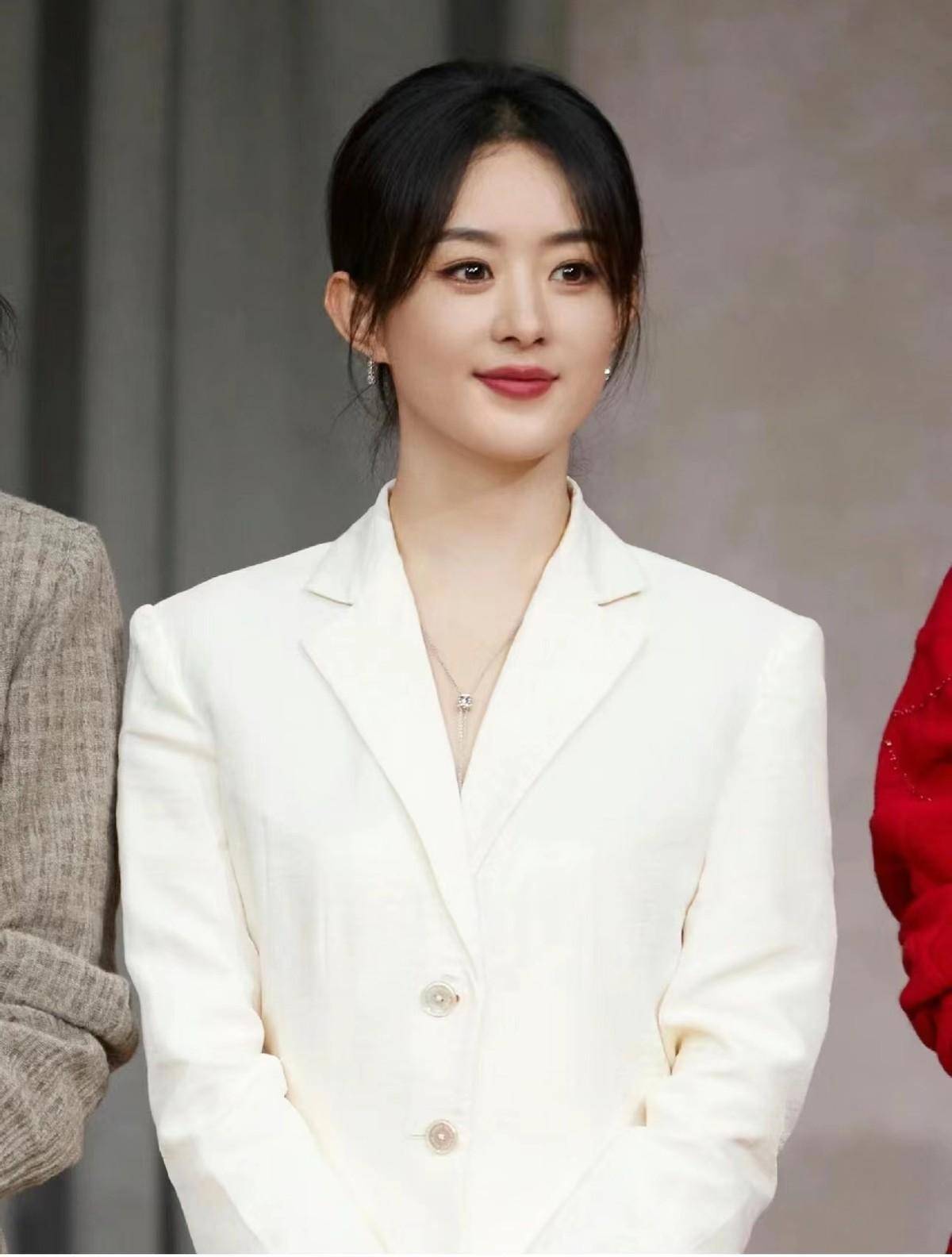 赵丽颖送新春祝福造型爆火!