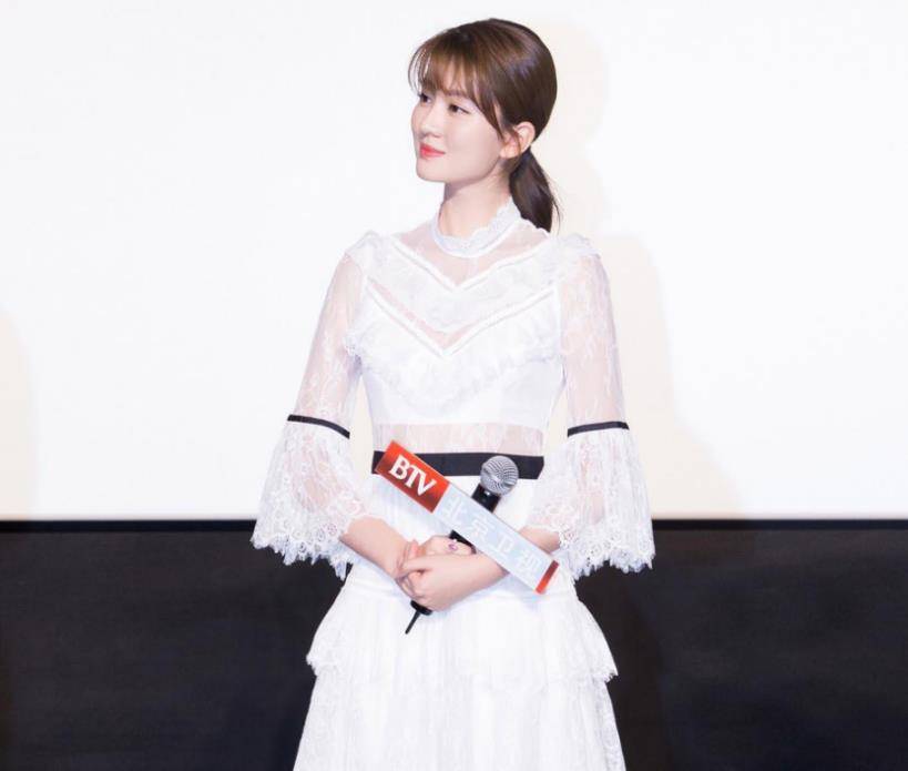 欢乐颂乖乖女关雎尔性情大变,踩着恨天高顶着大波浪酷似张曼玉_内心