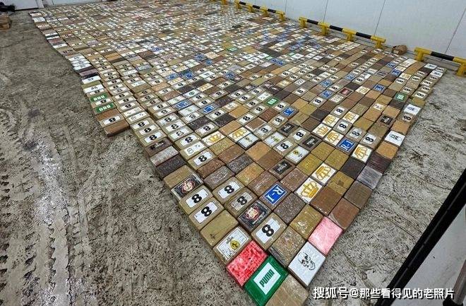 俄罗斯警方查获了超过一亿美元的毒品_海关人员_进行_集装箱