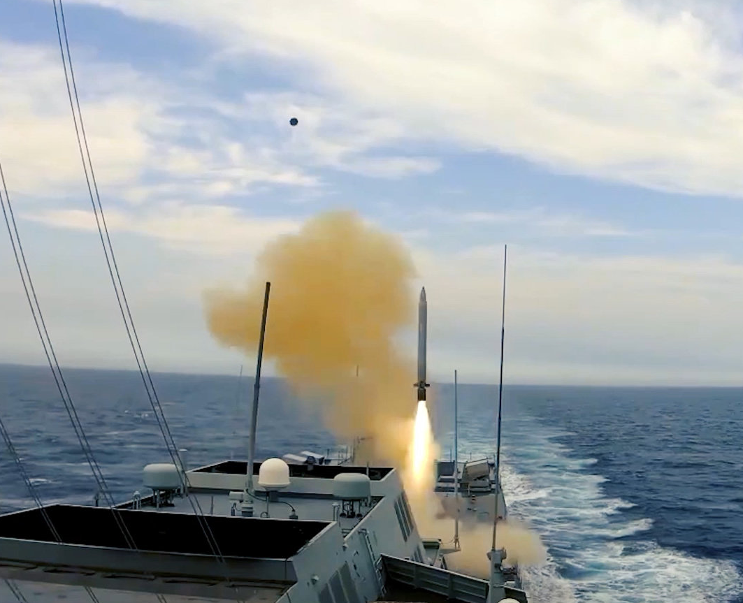 055大驱下水,三大舰队全部列装万吨大驱:继续碾压日韩30年_导弹驱逐舰