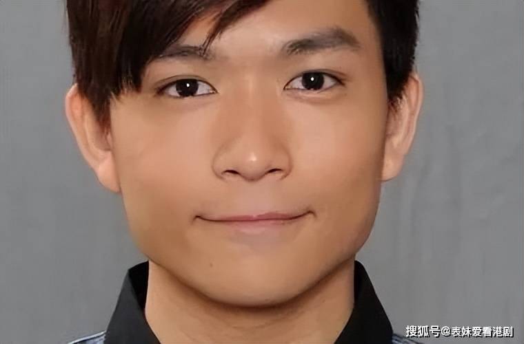 没多久的小鲜肉呢,还是蛮适合这种装扮的谭坤伦讲真开心速递it部三子