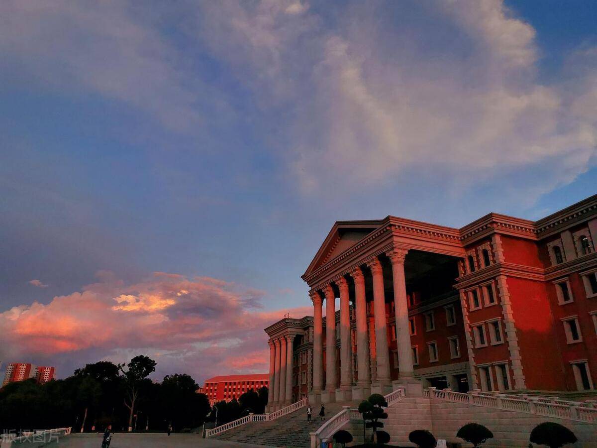 昆明城市学院第一,云南大学滇池学院第六