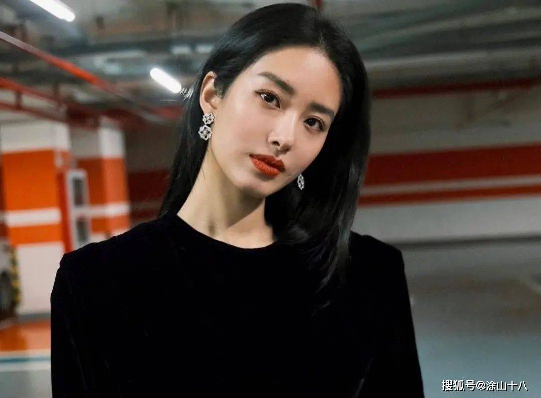 杨采钰新恋情曝光!苦恋陈金飞6年,为何无法超越刘亦菲的魅力?