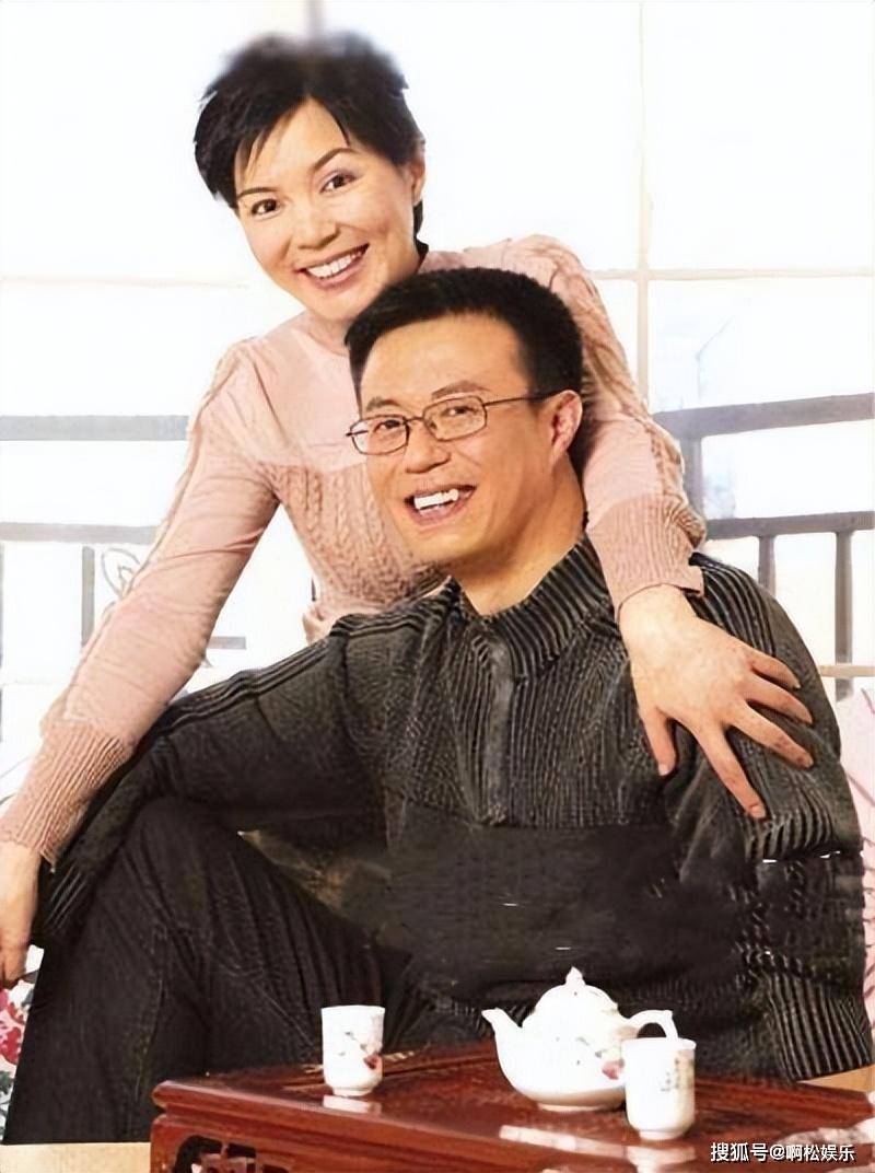 57岁不会做饭不会做家务,闹过四个绯闻老公,却没有一个是真的_李胜素