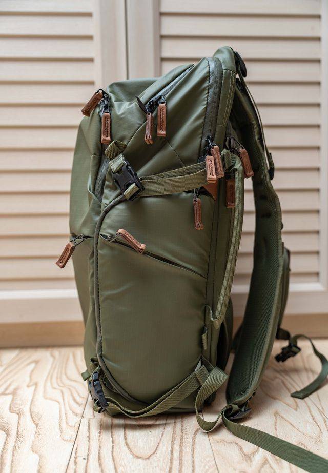 兼容户外和都市风格的双肩摄影包 shimoda explore v2 30l_拉链_设计