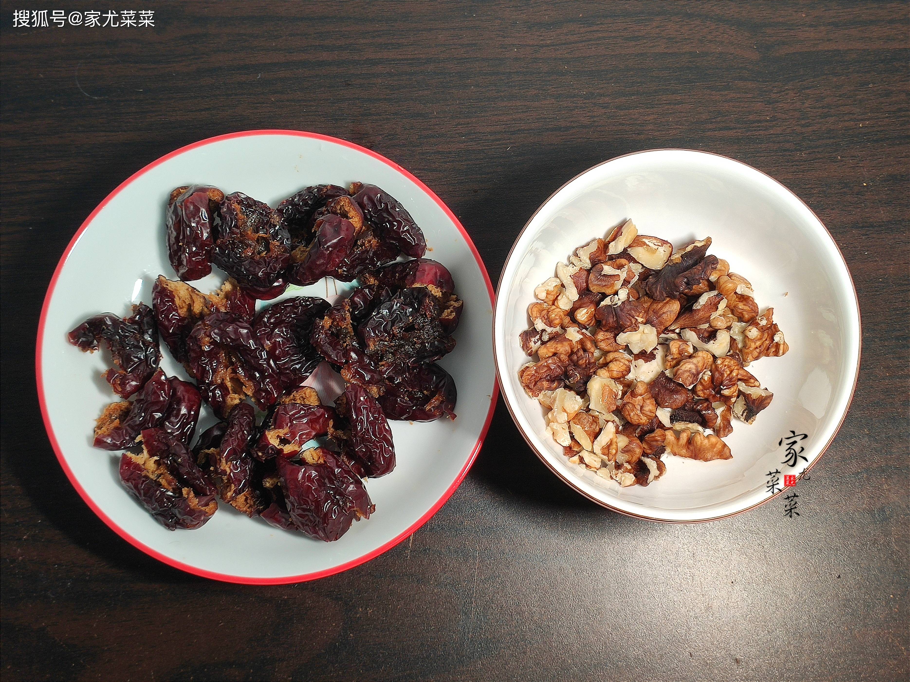 蜜紅棗1大把,馬蹄粉半碗,紅薯粉半碗推薦食譜——【蜜紅棗核桃糕】