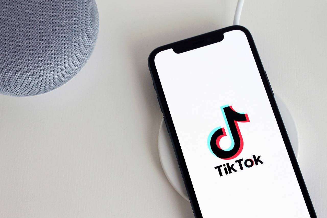 tiktok,即抖音海外版,是字節跳動旗下短視頻社交平臺.