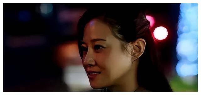 40岁谭卓官宣恋情?男友是演员"黄毛",两人亲吻照曝光_感情_电影_恋人