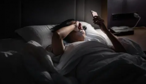 限制孩子玩手机,视力下降还是很快,这是怎么回事?_眼睛_检查_情况