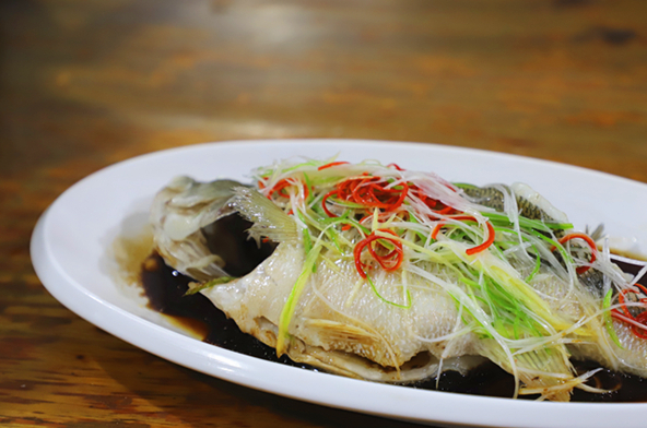 清蒸鲈鱼的正确做法,咸鲜美味肉质细嫩,过年露一手,全家都爱吃
